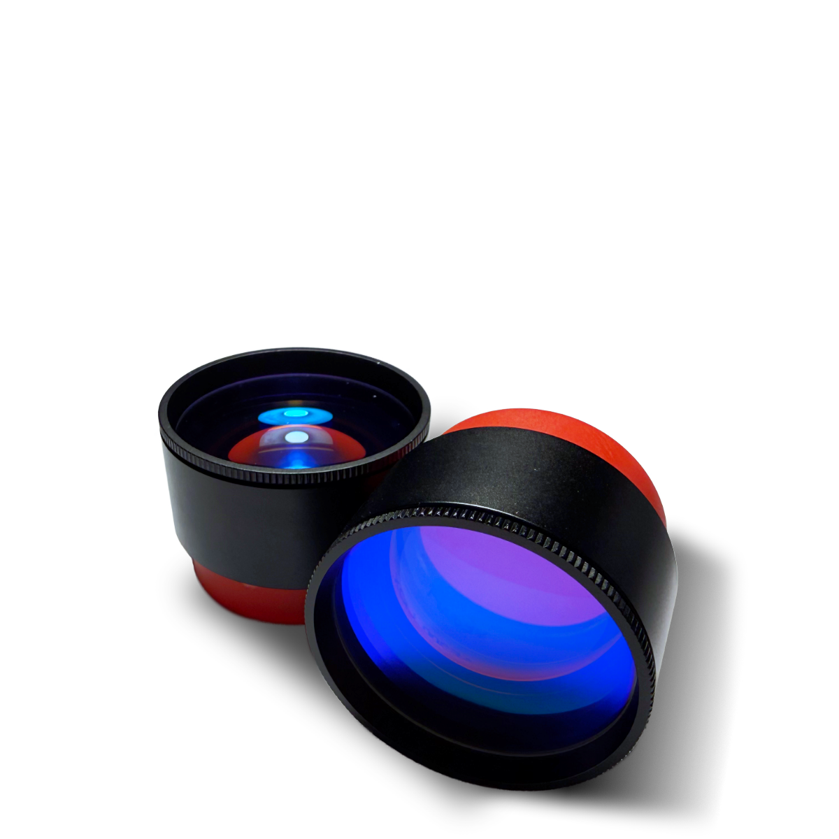 Soczewka do laserów czyszczących, zapewniająca wysoką transmisję światła, odporność na intensywne promieniowanie oraz stabilną pracę przy dużych obciążeniach termicznych. 